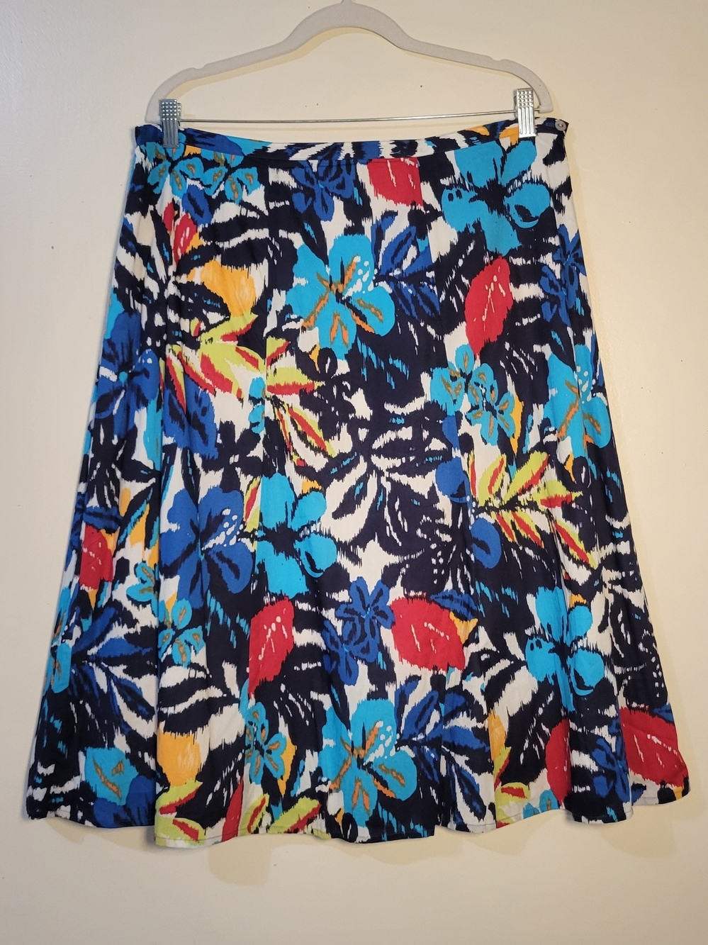 Chico's Women's 3 Cotton Blend Colorful Floral Midi A-Line Skirt in Blue Multi